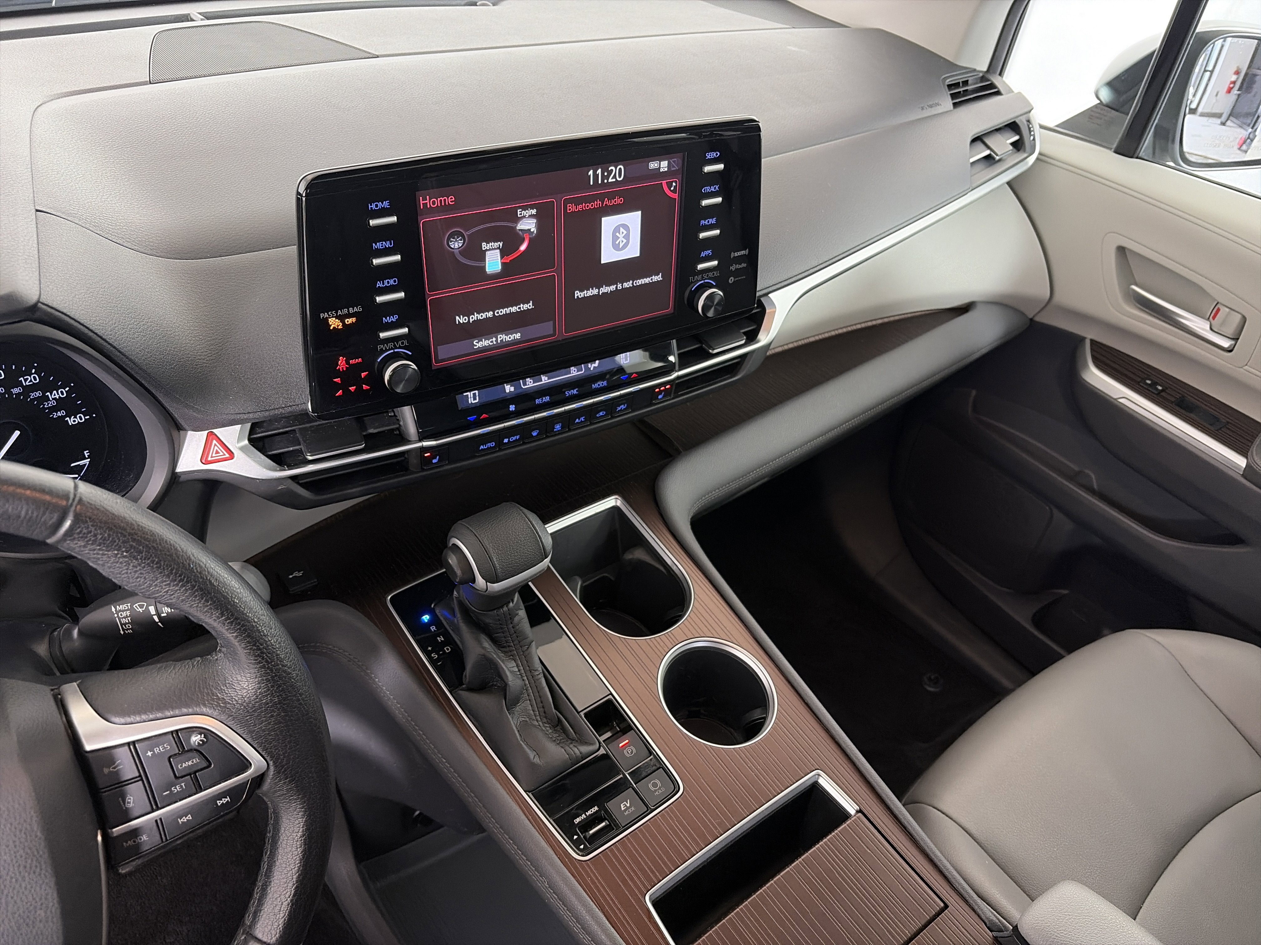 Used 2021 Toyota Sienna XLE image 4