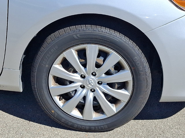 Used 2013 Toyota Corolla LE FWD image 8