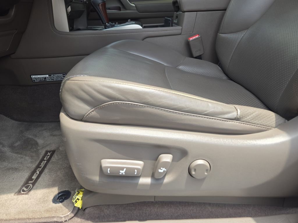 Used 2016 Lexus GX 460 Luxury w/ Preferred Accessory Package AWD/4WD image 23
