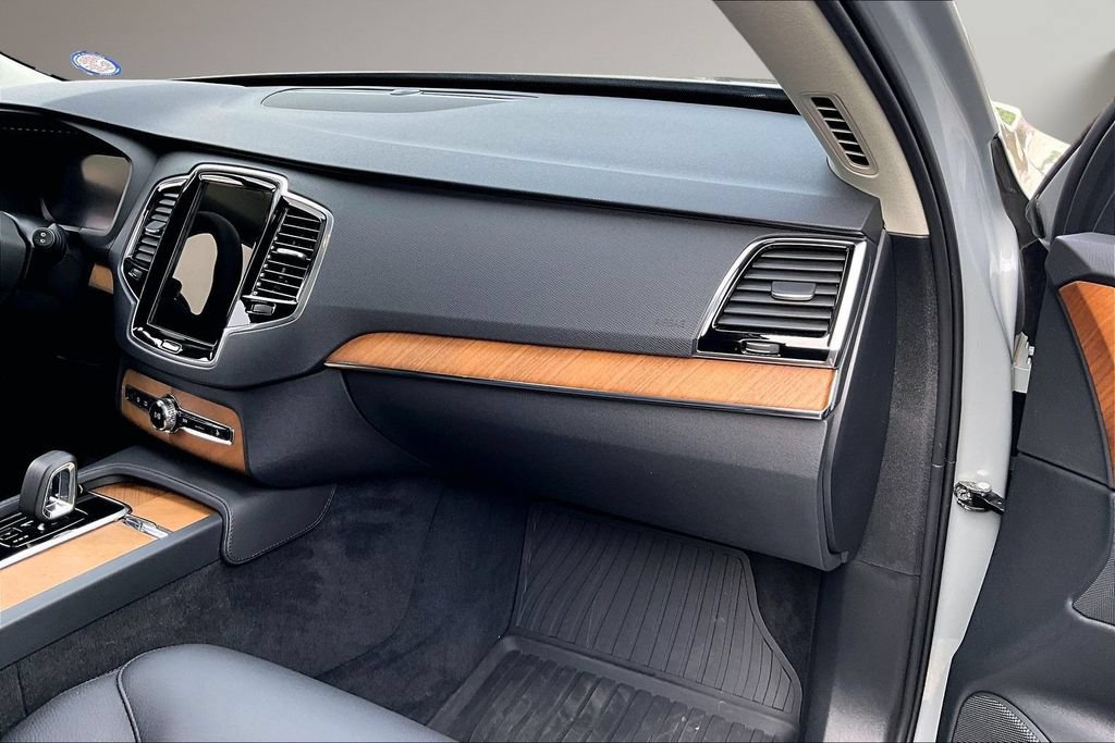 Used 2024 Volvo XC90 B5 Plus AWD/4WD image 28