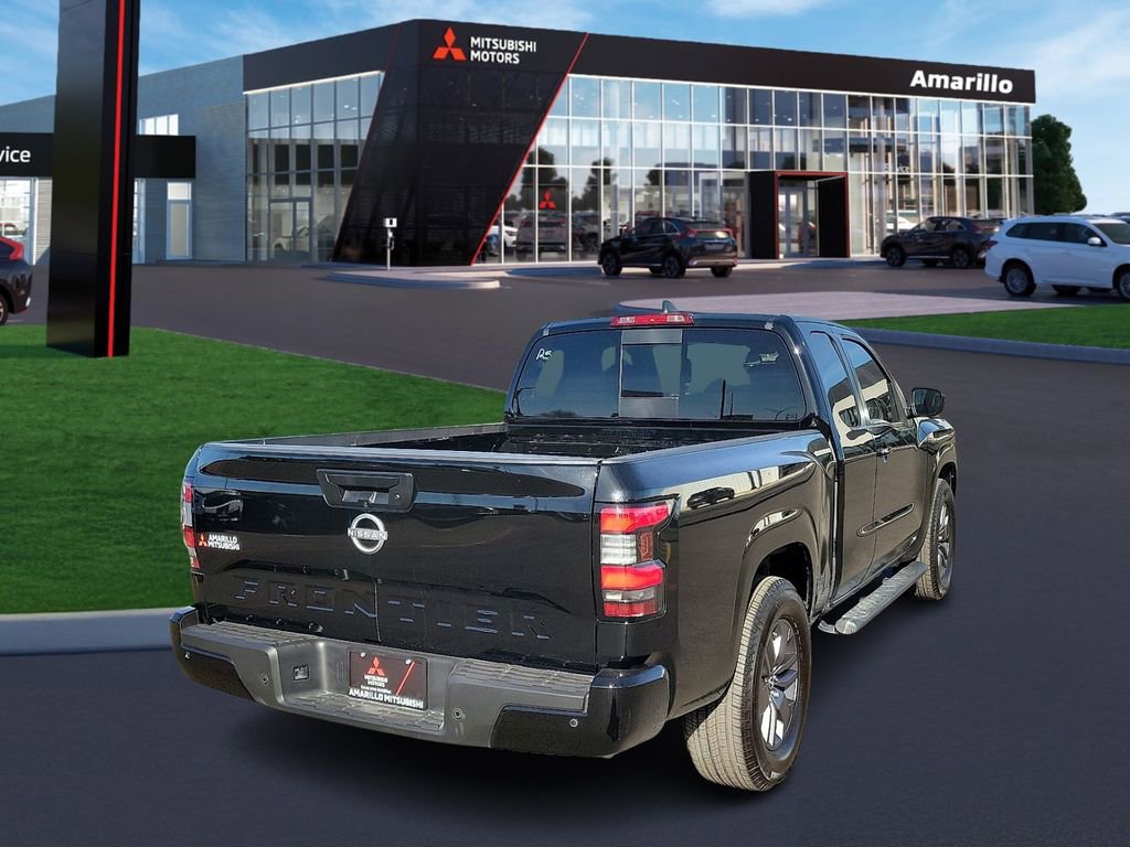 Used 2025 Nissan Frontier SV image 3