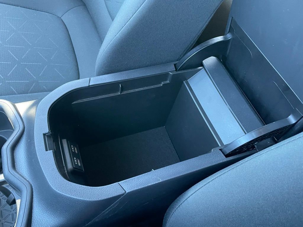 Used 2024 Toyota RAV4 XLE AWD/4WD image 46