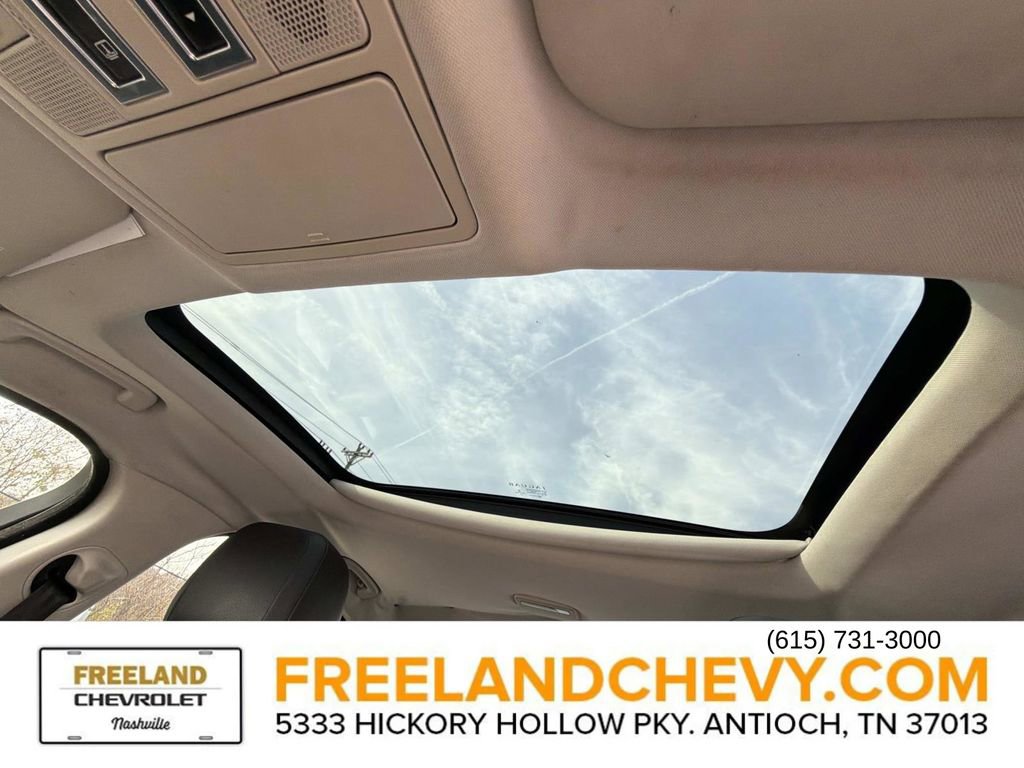 Used 2017 Jaguar XE image 38