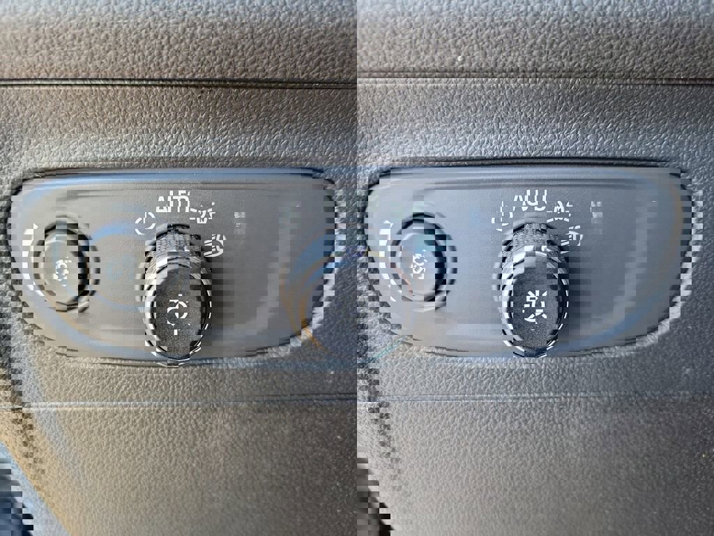 Certified 2023 Buick Envision Preferred w/ Sport Touring Package AWD/4WD image 33