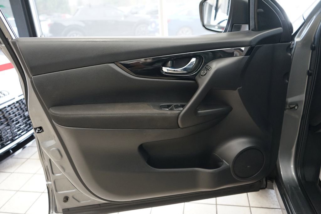 Used 2018 Nissan Rogue Sport FWD image 22