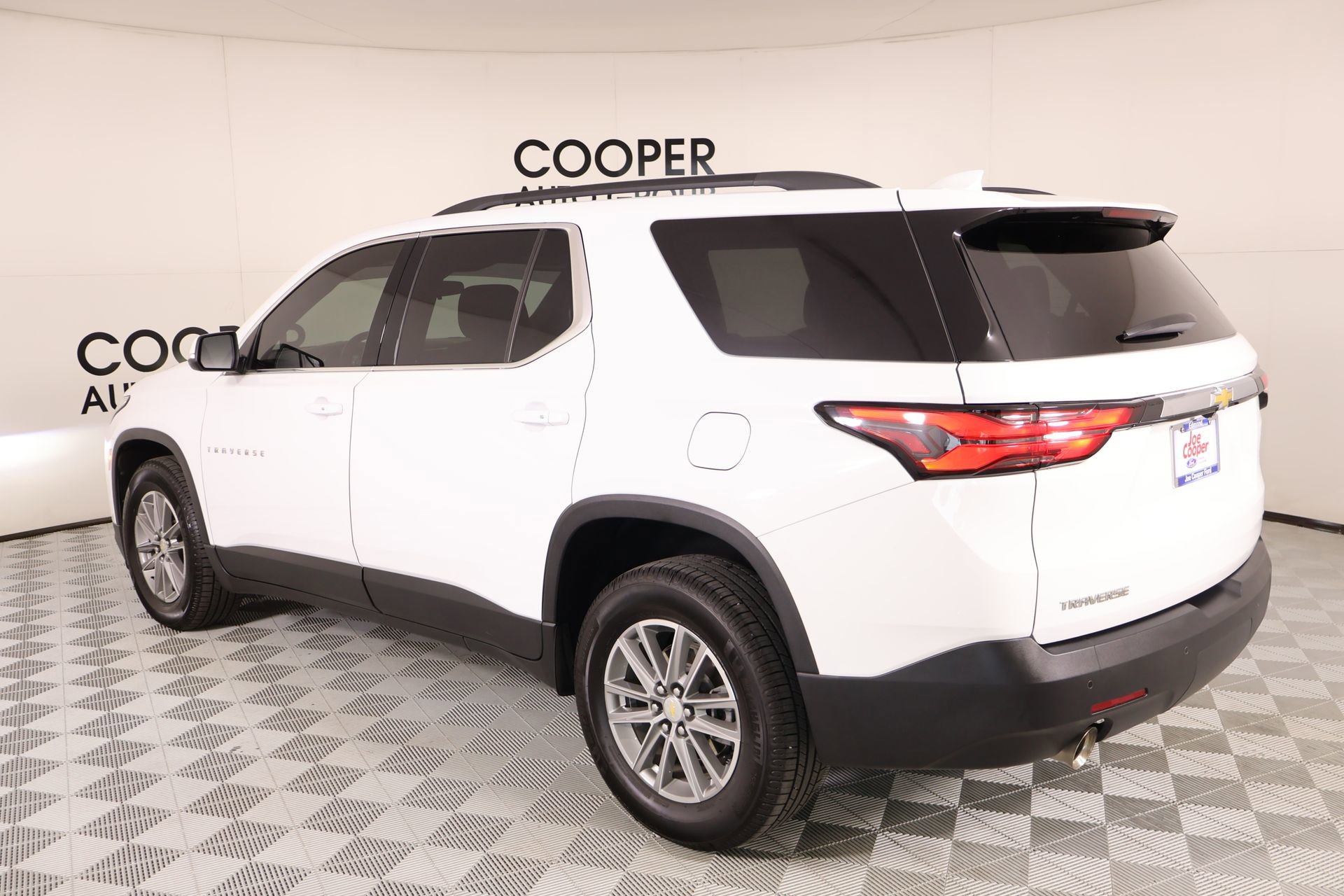 Used 2022 Chevrolet Traverse LT FWD image 23