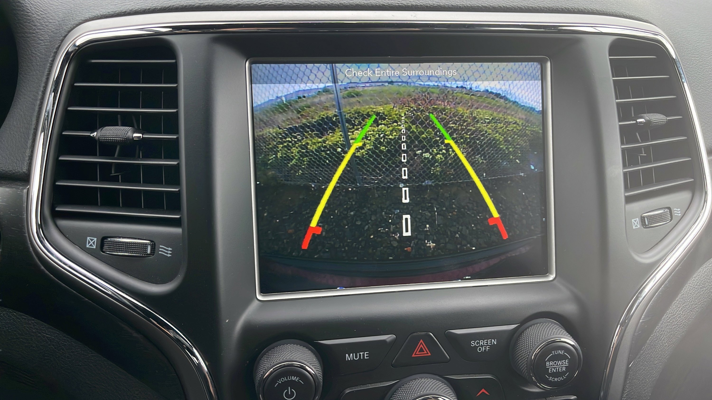 Used 2018 Jeep Grand Cherokee Altitude AWD/4WD image 17