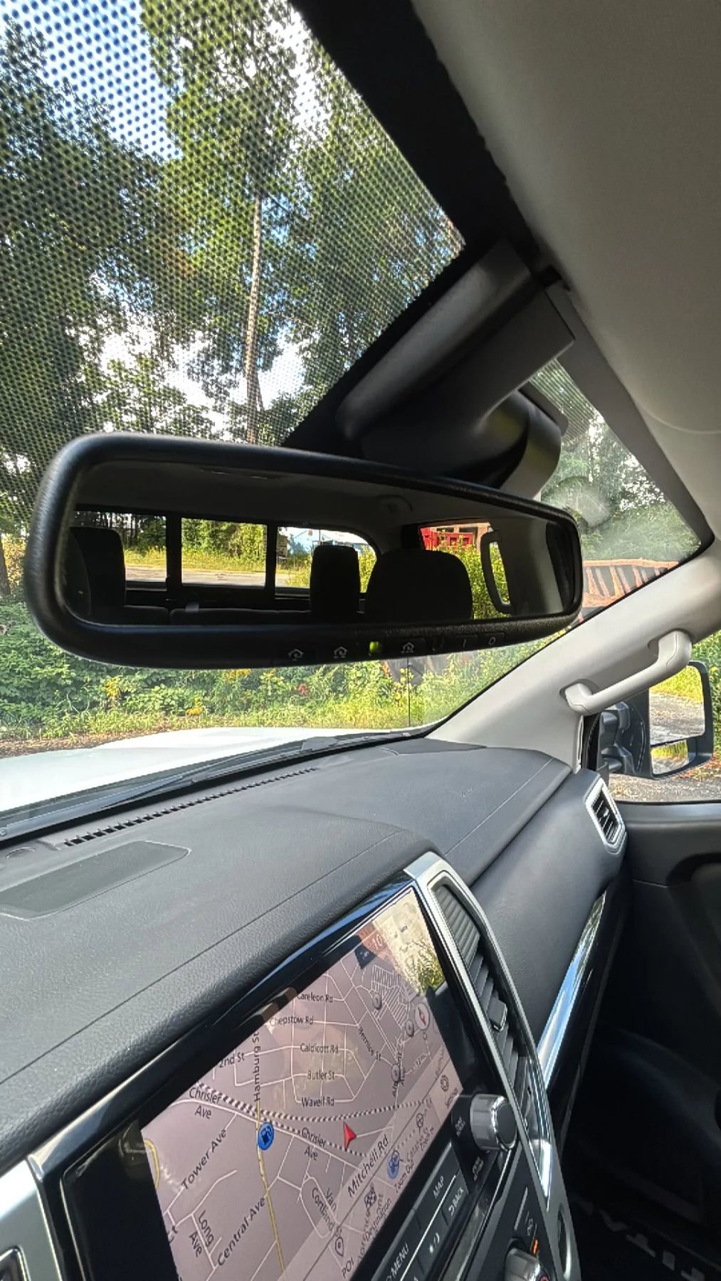 Used 2021 Nissan Titan SV w/ SV Convenience Package image 17