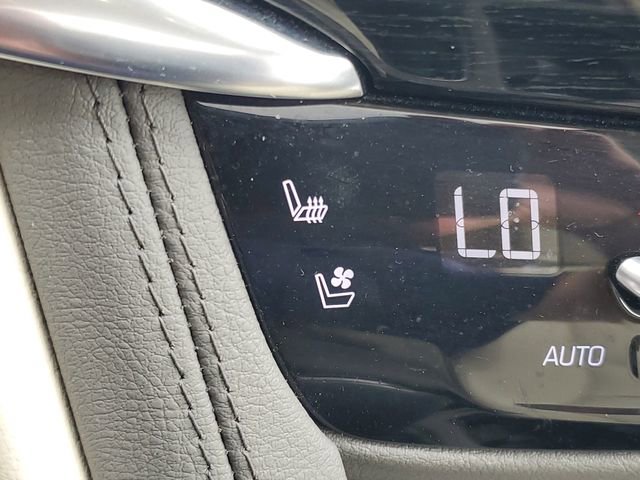 Used 2025 Cadillac XT6 Premium Luxury AWD/4WD image 4