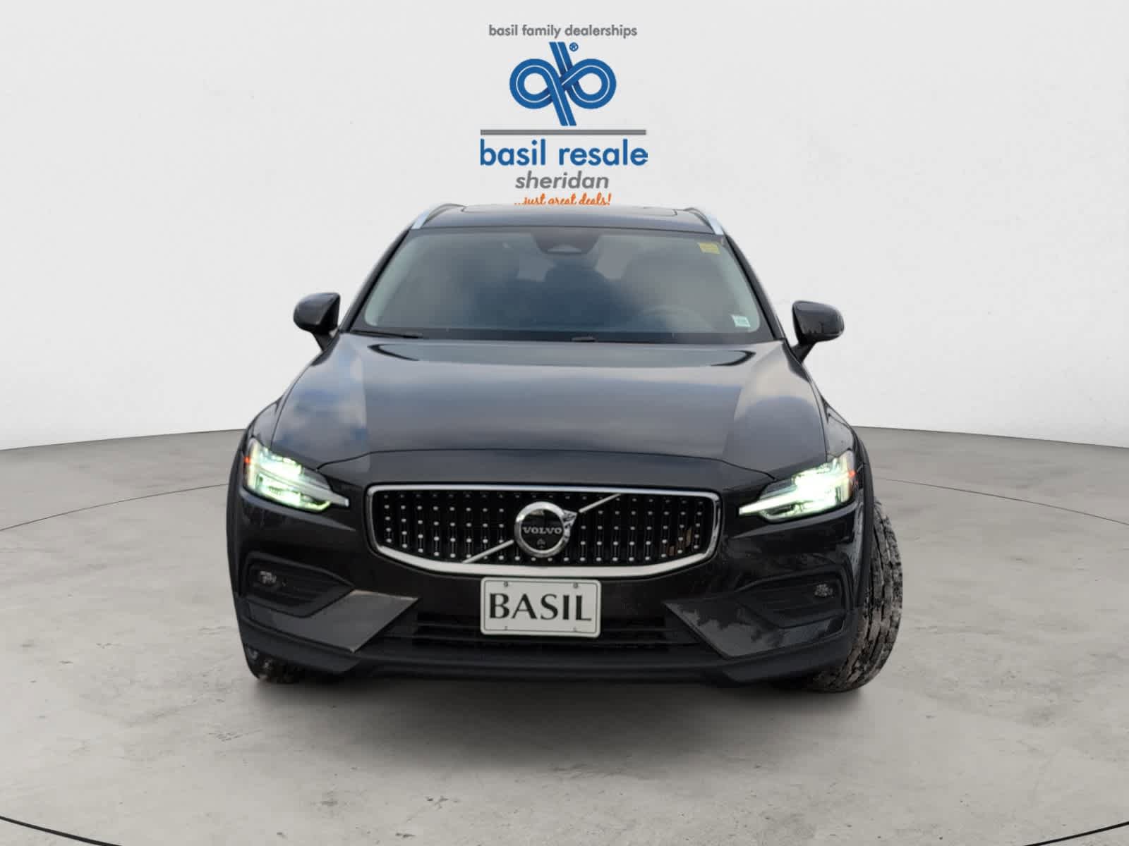 Used 2025 Volvo V60 B5 Cross Country Plus image 8