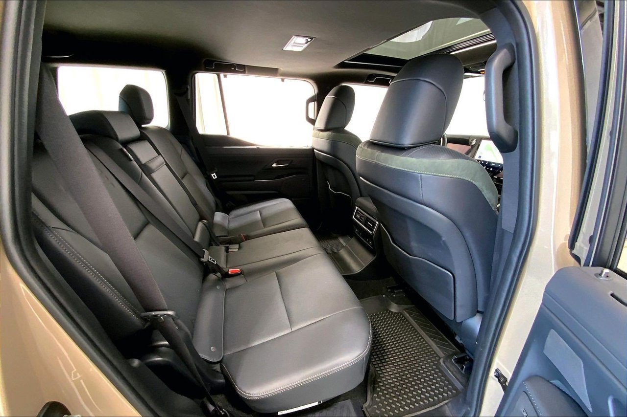 Used 2026 Lexus GX 550 AWD/4WD image 19