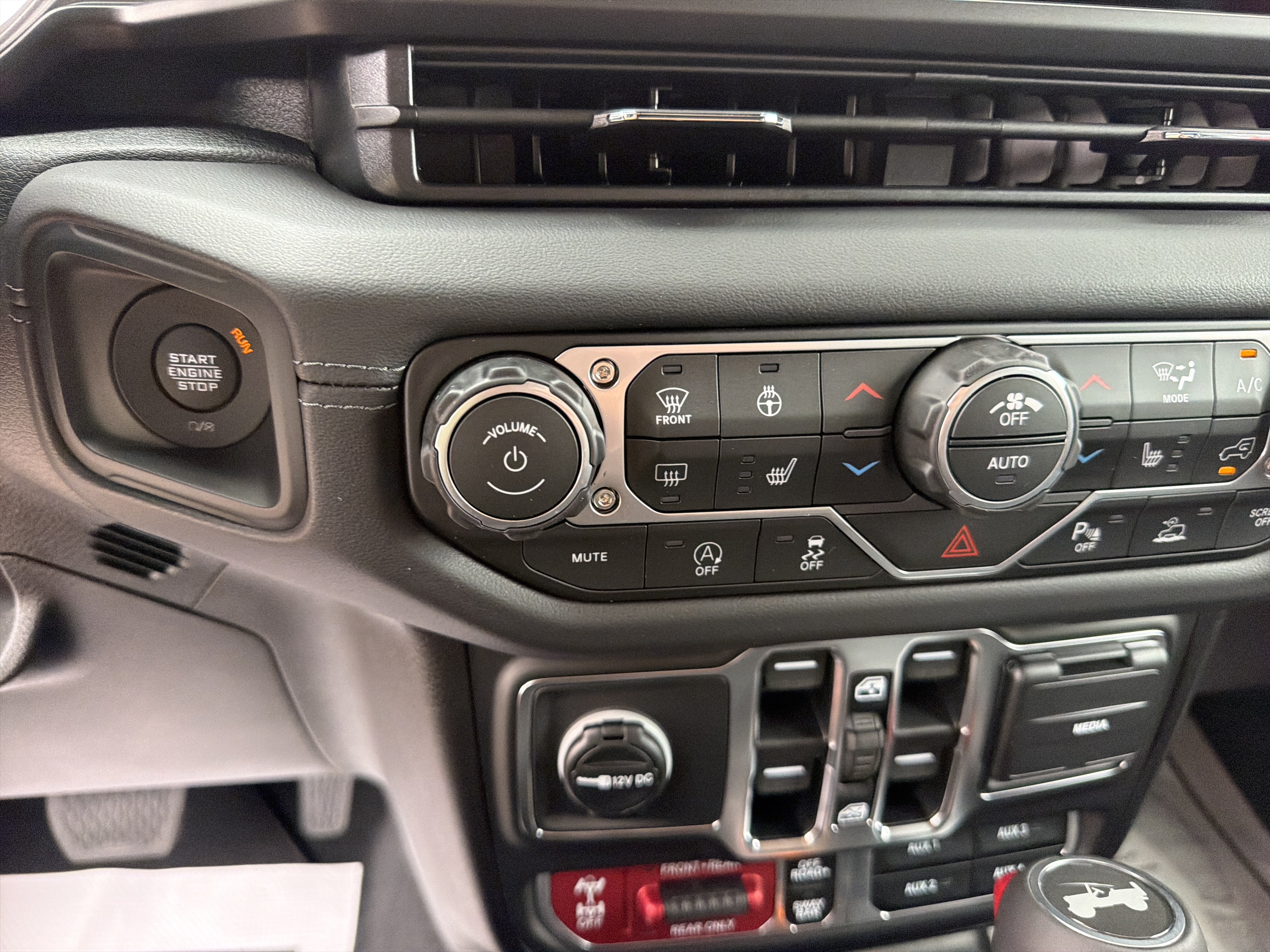 New 2027 Jeep Wrangler Unlimited Rubicon AWD/4WD image 25