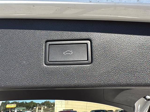 Certified 2024 Volkswagen Tiguan SE R-Line image 12