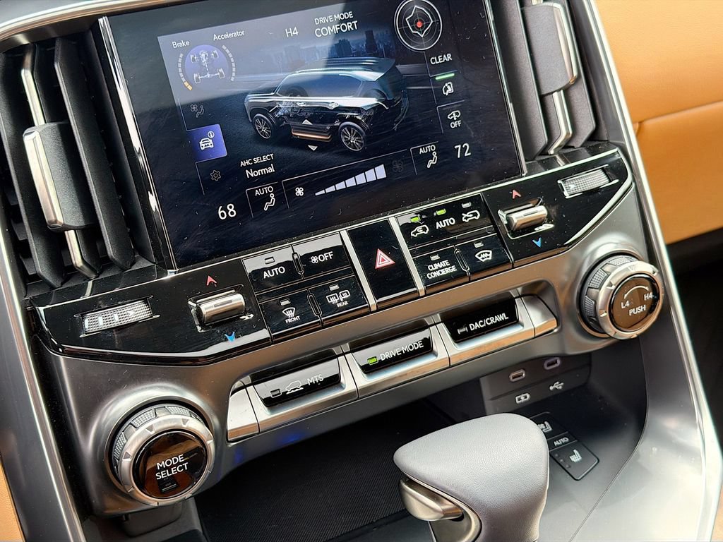 Used 2025 Lexus LX 600 4WD w/ Appearance Package image 15