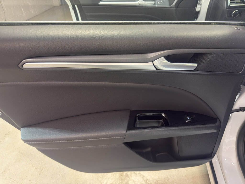Used 2014 Ford Fusion Titanium FWD image 27