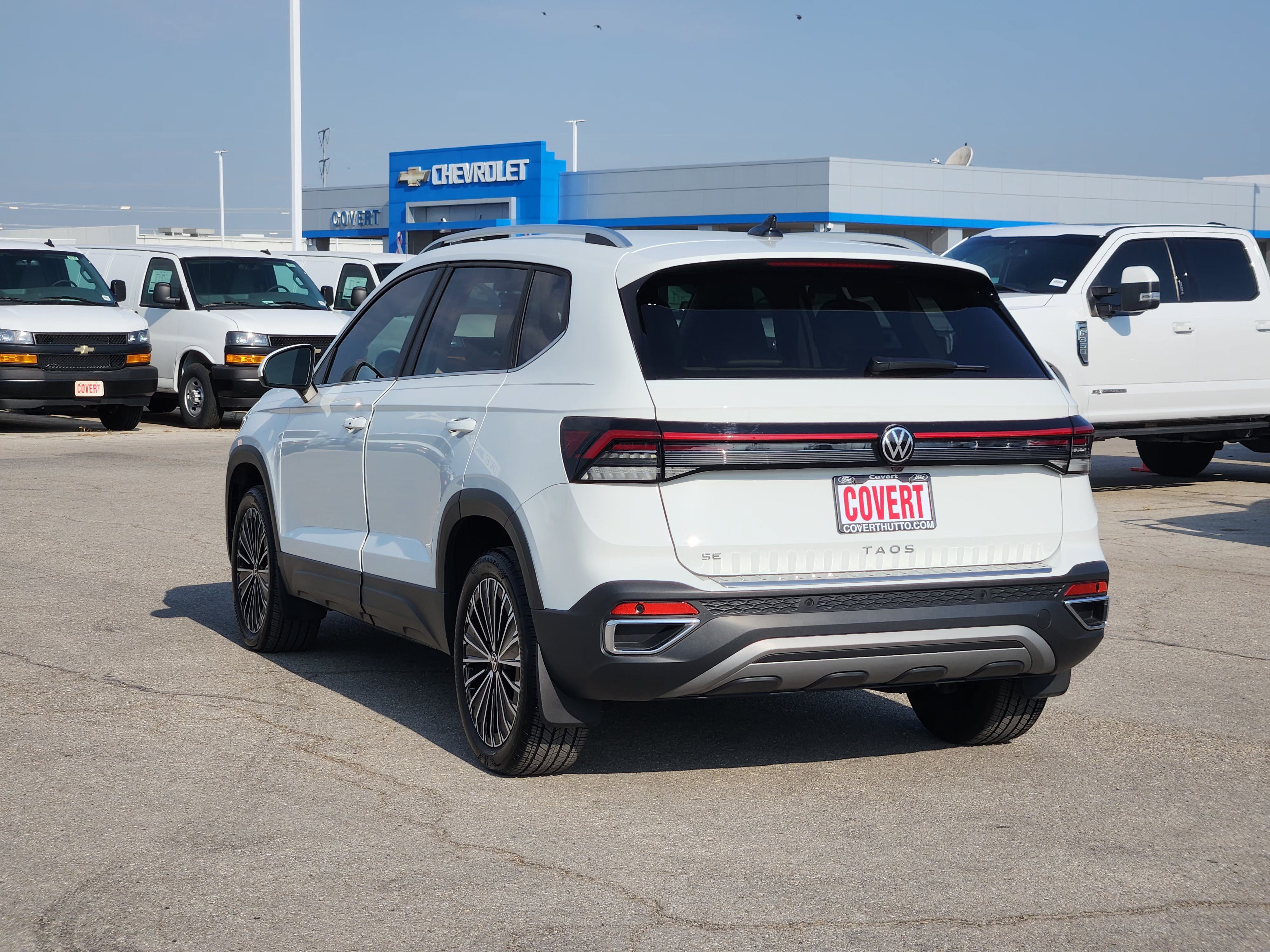 Used 2025 Volkswagen Taos SE FWD image 5