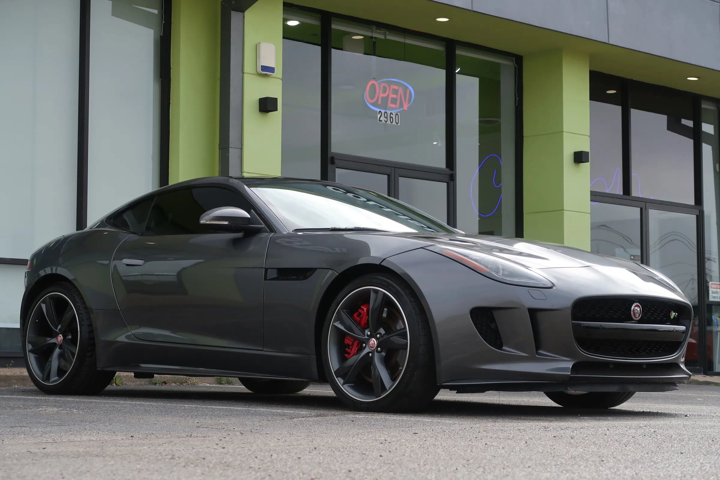 Used 2016 Jaguar F-TYPE R image 6