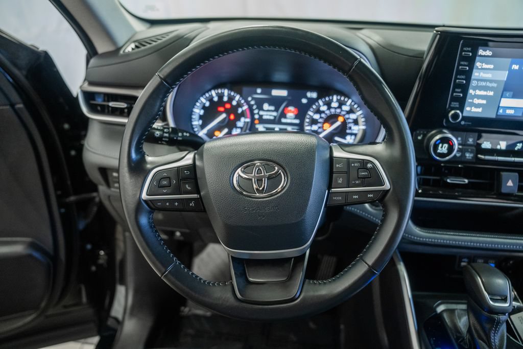 Used 2022 Toyota Highlander XLE AWD/4WD image 29