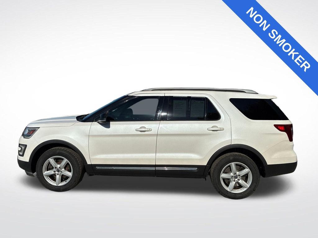 Used 2017 Ford Explorer XLT w/ Equipment Group 202A AWD/4WD image 7