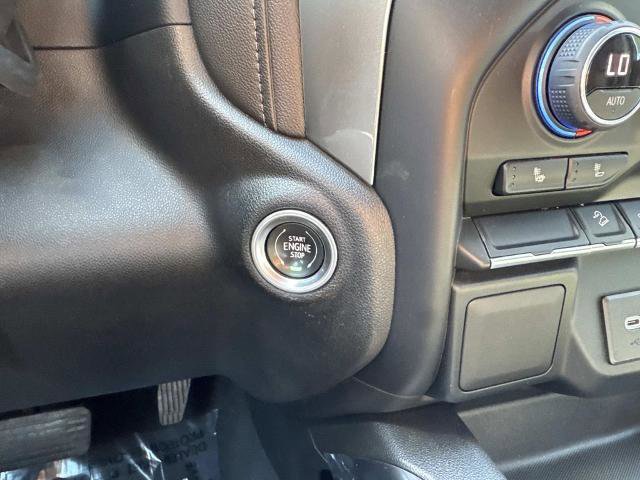 Used 2022 Chevrolet Silverado 1500 LT Trail Boss w/ LPO, Dark Essentials Package AWD/4WD image 26