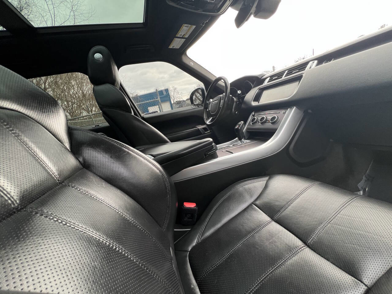 Used 2017 Land Rover Range Rover Sport HSE image 18