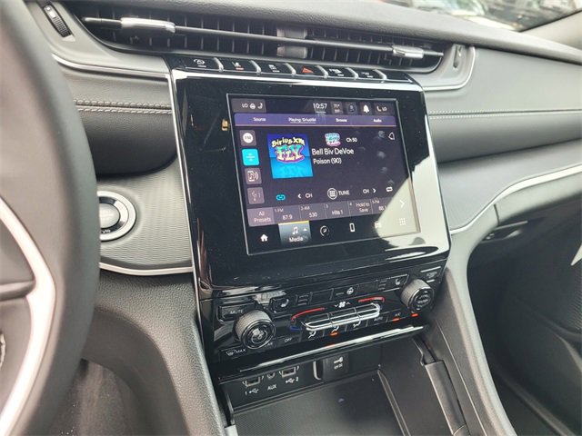 New 2025 Jeep Grand Cherokee Laredo image 24