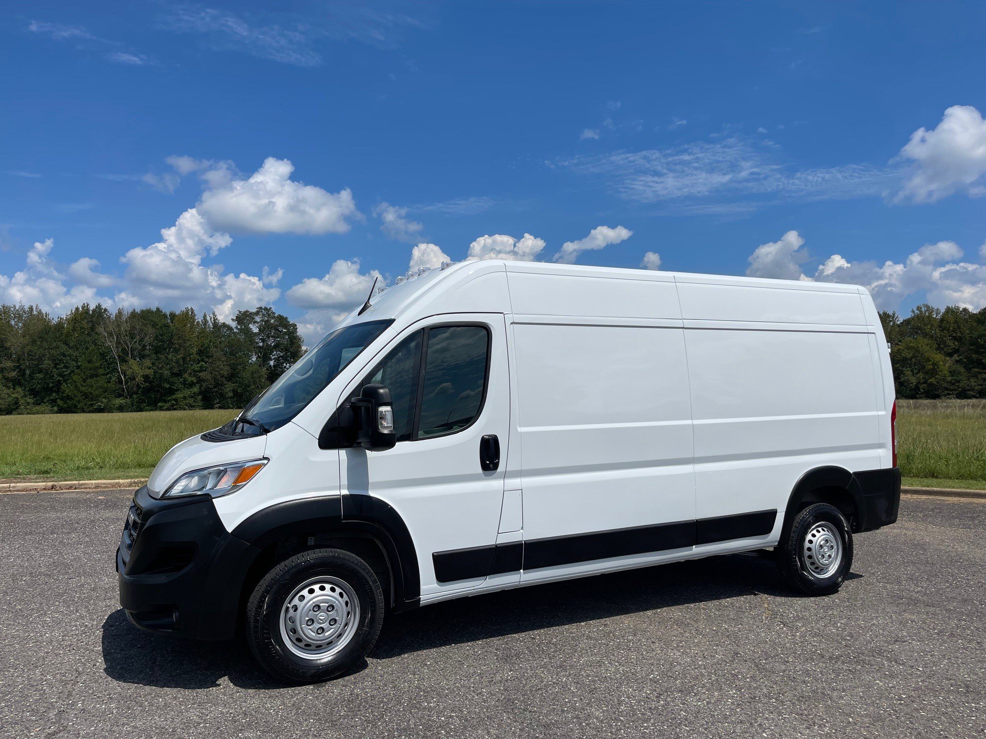 Used 2025 RAM ProMaster 2500 w/ Convenience Group image 1