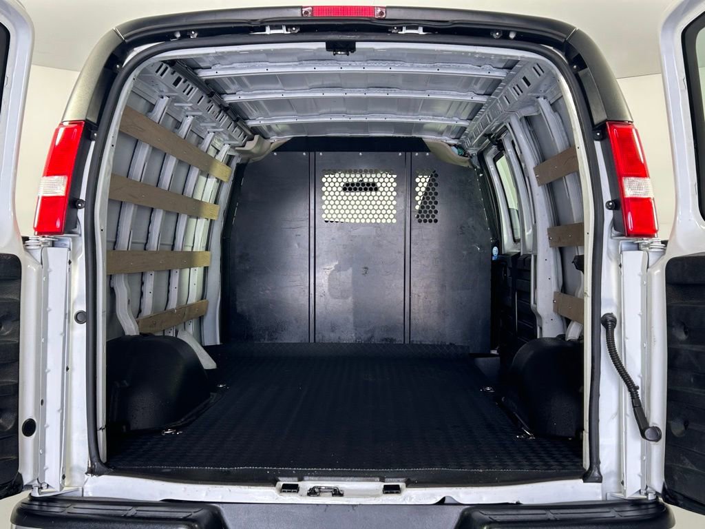 Used 2024 GMC Savana 2500 w/ Driver Convenience Package image 13
