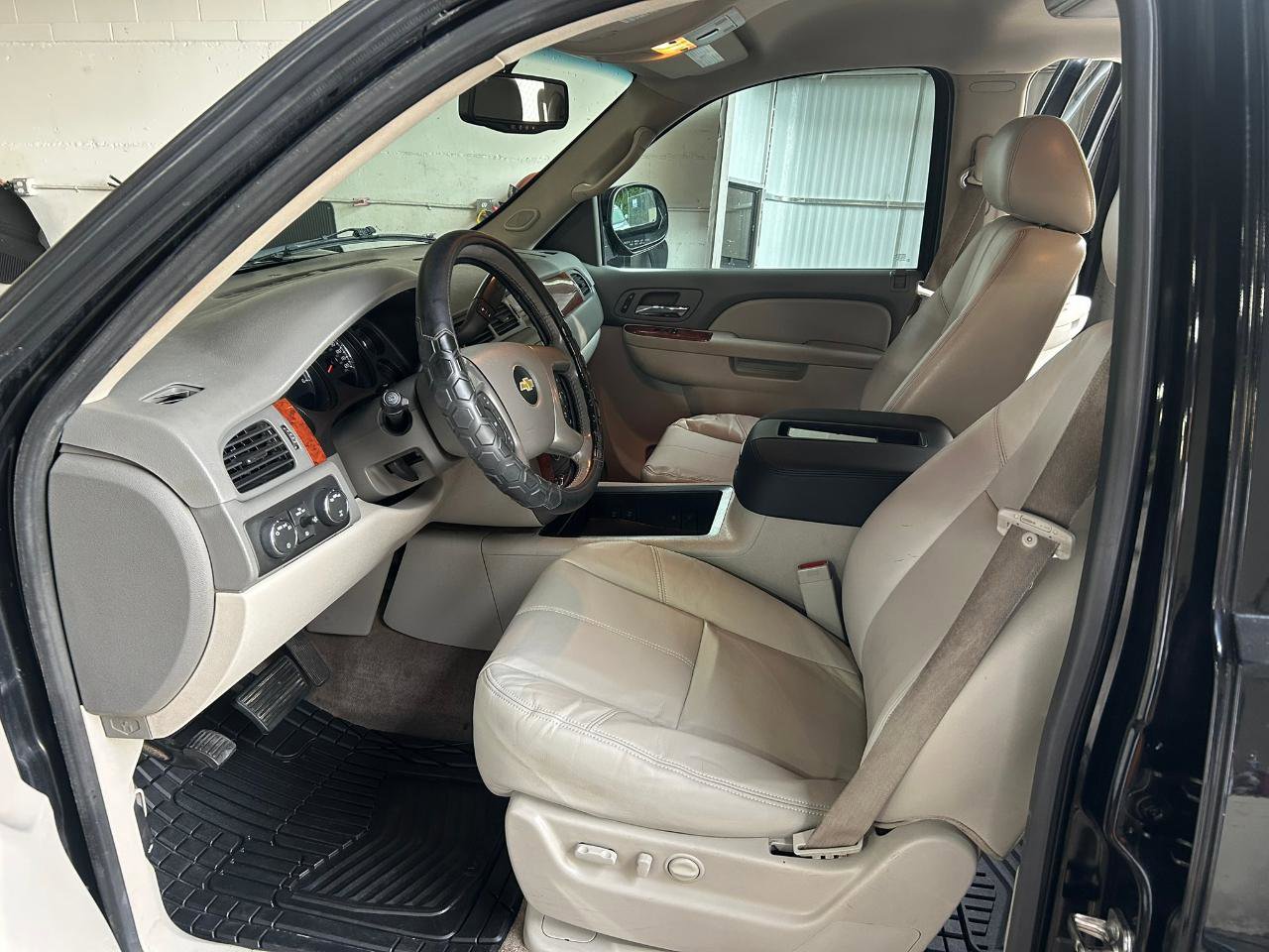 Used 2012 Chevrolet Suburban LT w/ Luxury Package AWD/4WD image 10