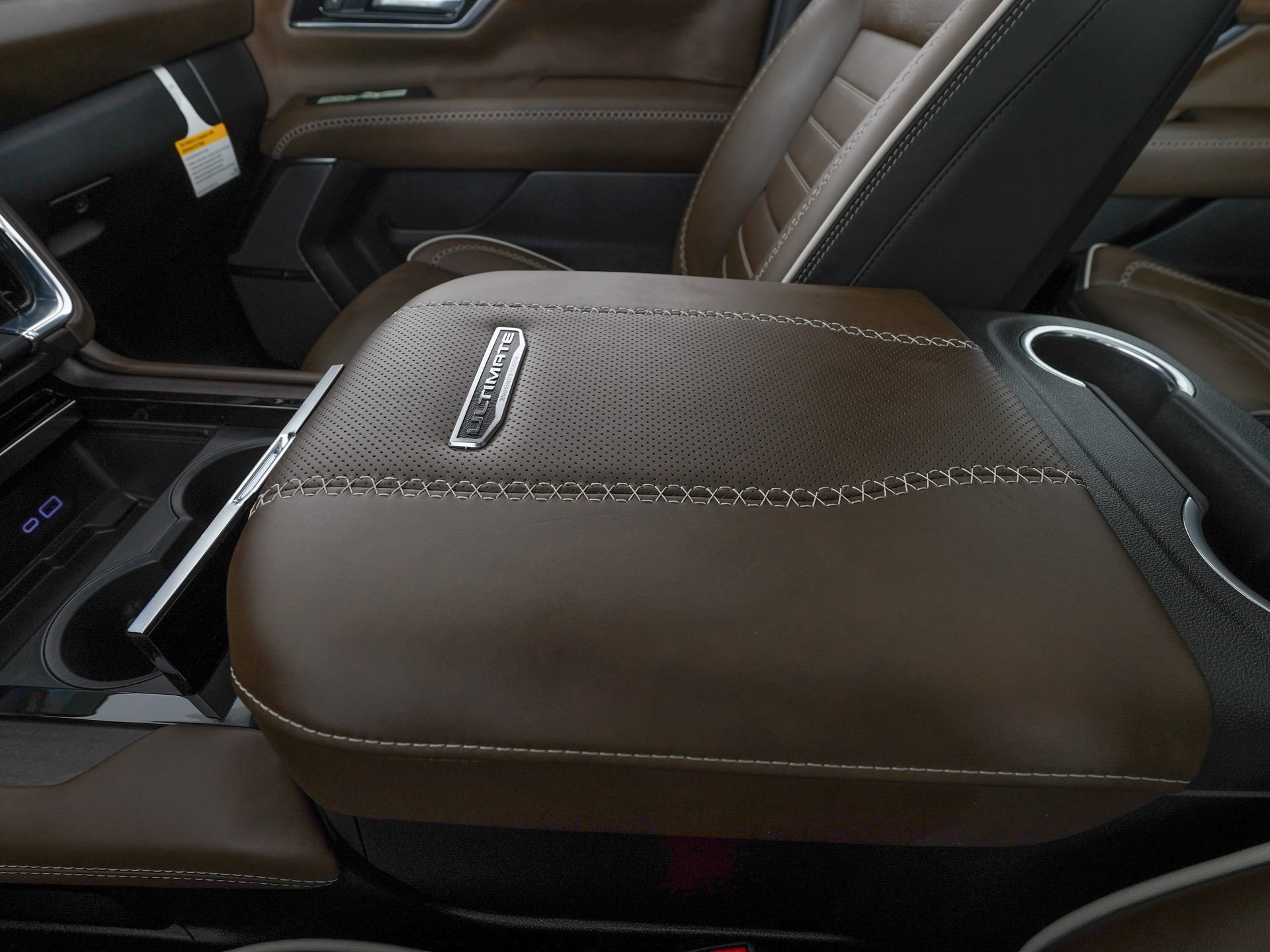 Used 2026 GMC Yukon XL Denali Ultimate w/ LPO, Floor Liner Package AWD/4WD image 32