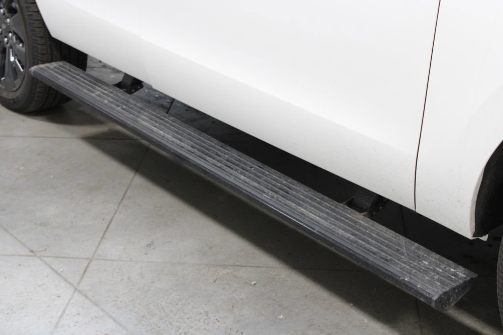 Used 2025 Ford Expedition Platinum w/ Stealth Appearance Package image 13