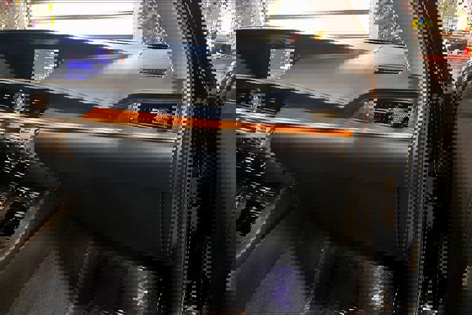 Used 2013 Lexus ES 300h w/ Luxury Pkg image 19