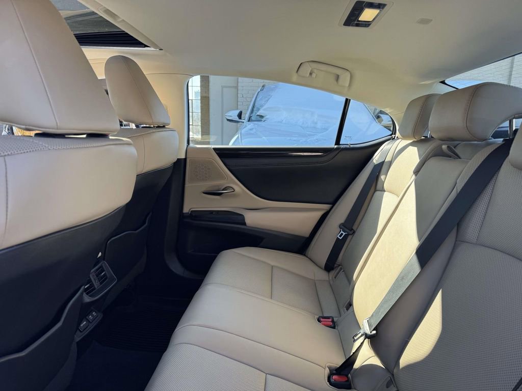 Used 2021 Lexus ES 300h w/ Premium Package image 11