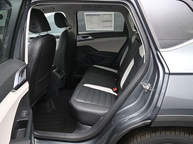 New 2026 Volkswagen Taos SEL image 11