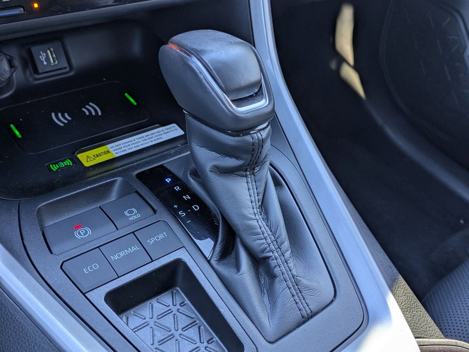 Used 2023 Toyota RAV4 Limited image 16