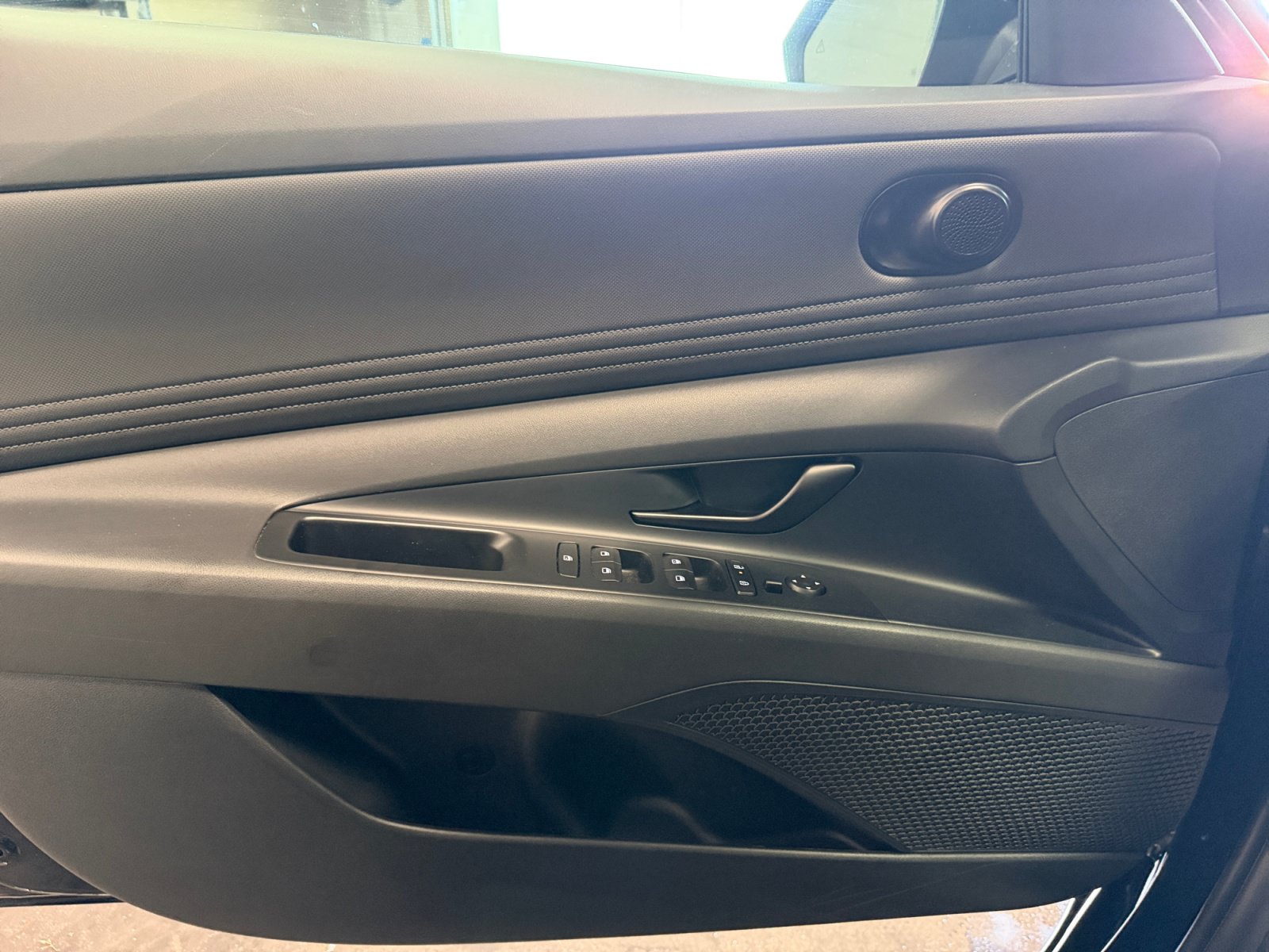 Used 2025 Hyundai Elantra Sport w/ Cargo Package FWD image 13