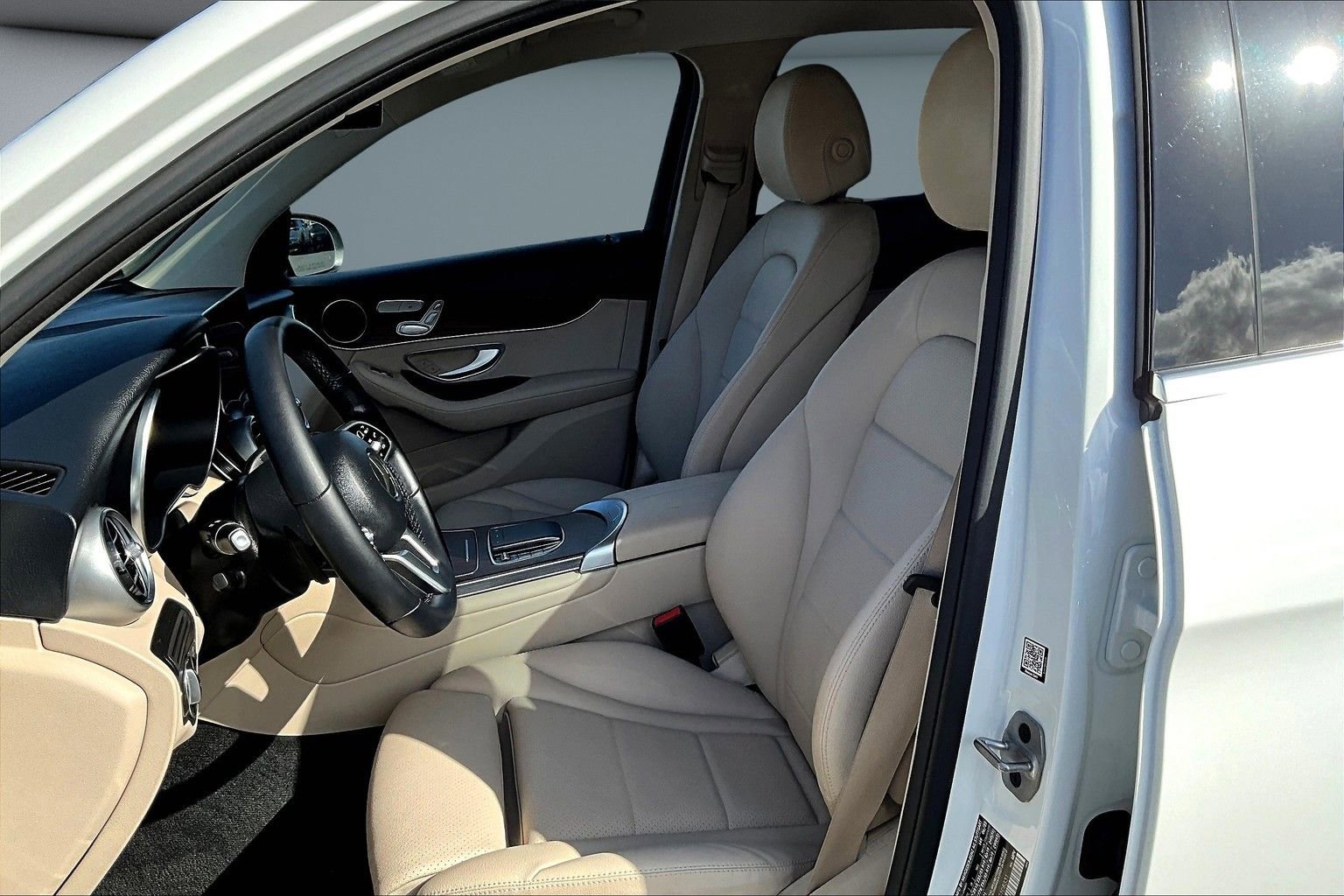 Used 2022 Mercedes-Benz GLC 300 4MATIC image 21