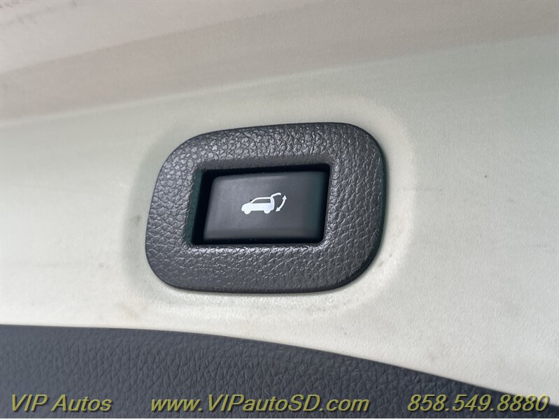 Used 2018 Nissan Rogue SV w/ Premium Package FWD image 37