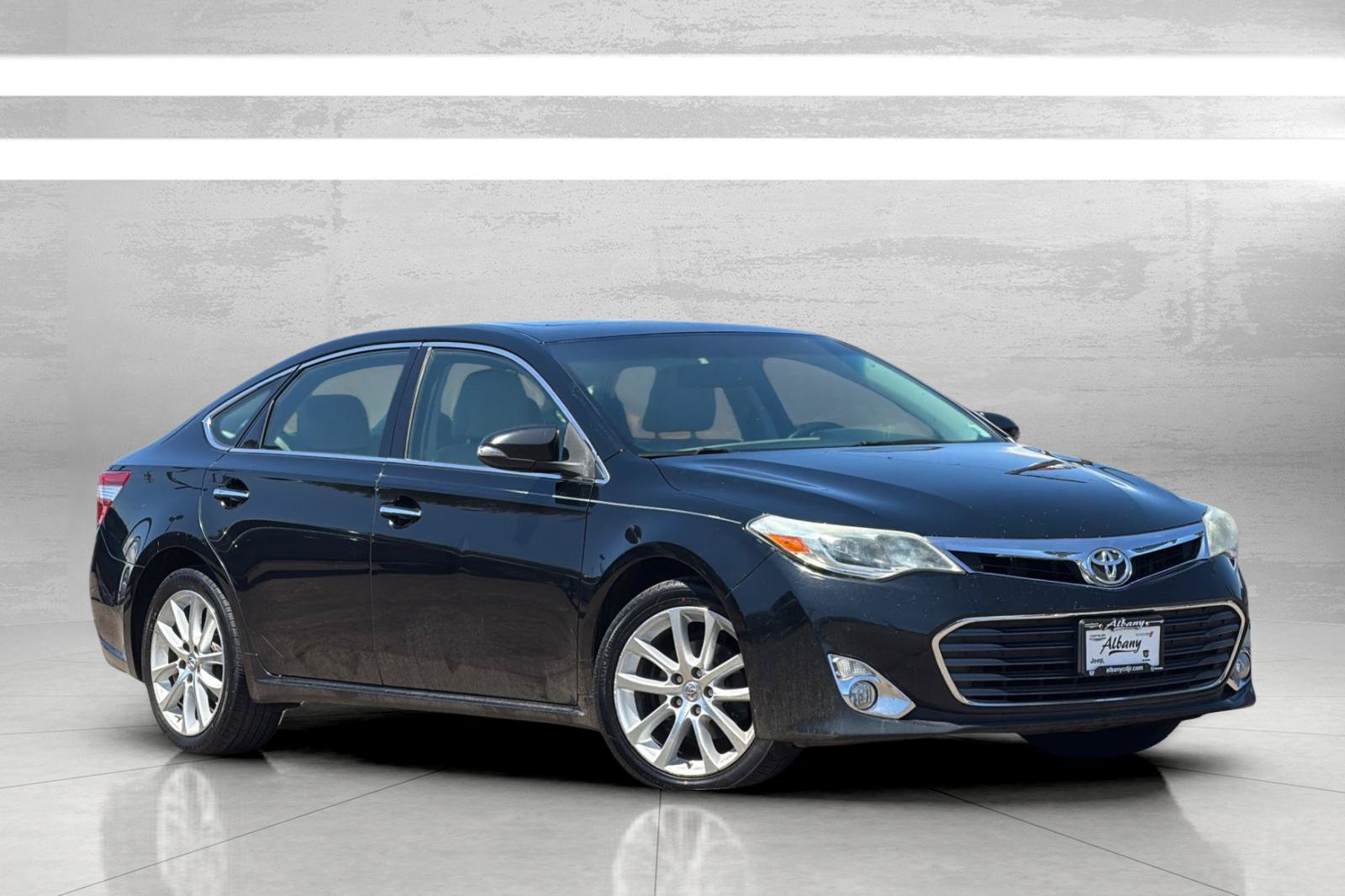 Used 2013 Toyota Avalon XLE Touring FWD image 2