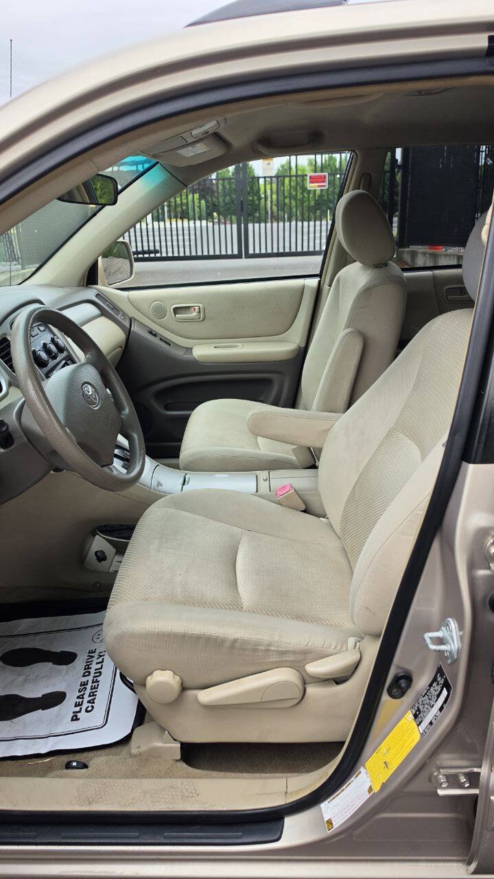 Used 2007 Toyota Highlander 4WD V6 w/ 3rd Row image 9