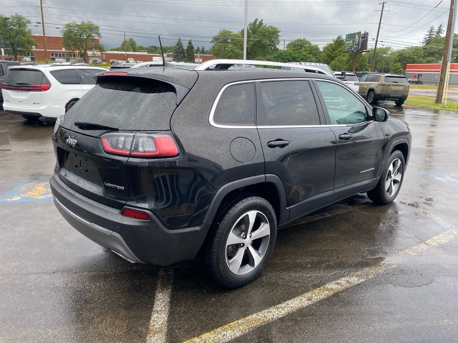 Used 2021 Jeep Cherokee Limited AWD/4WD image 5