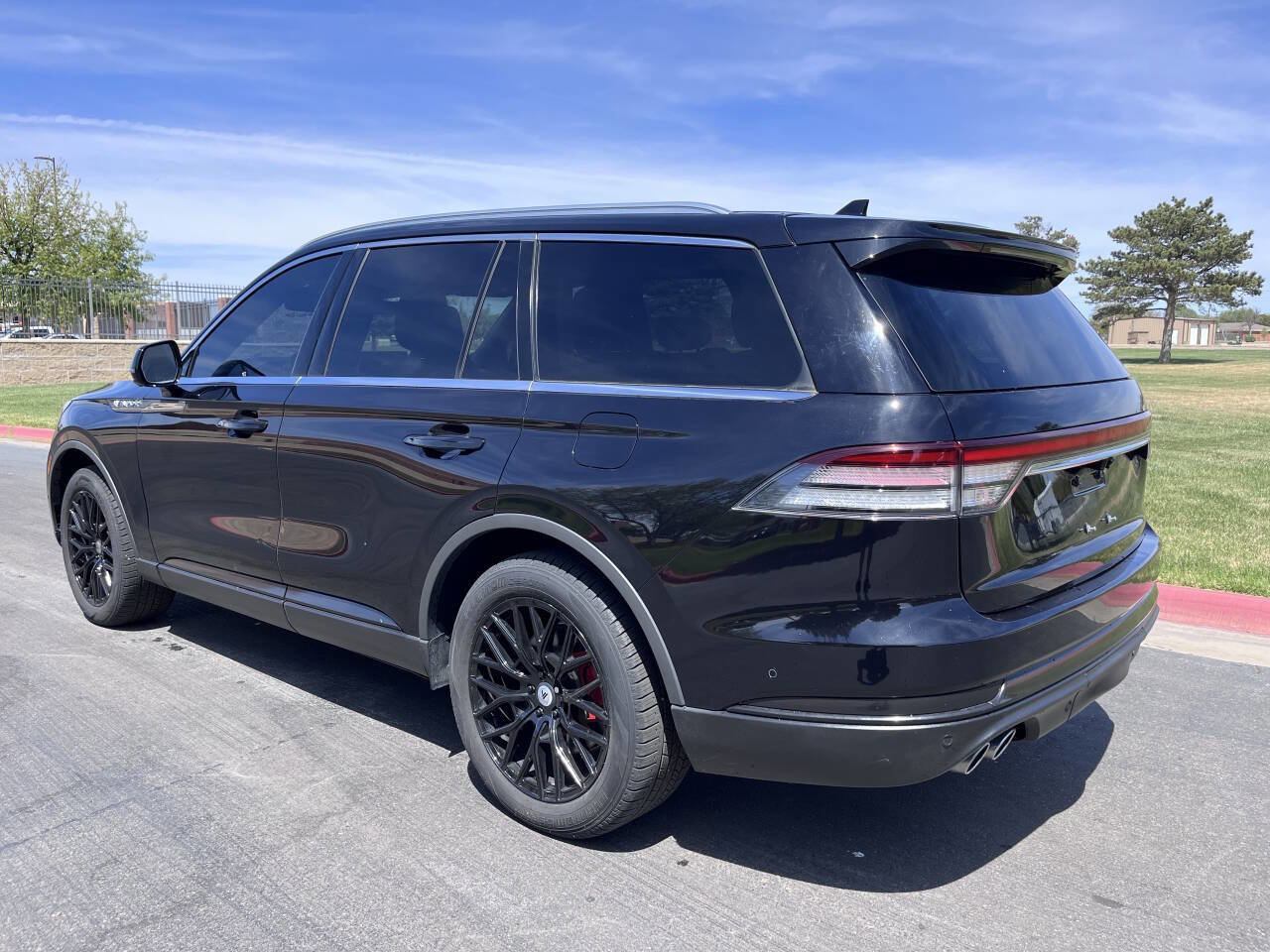 Used 2020 Lincoln Aviator Reserve w/ Equipment Group 202A image 3