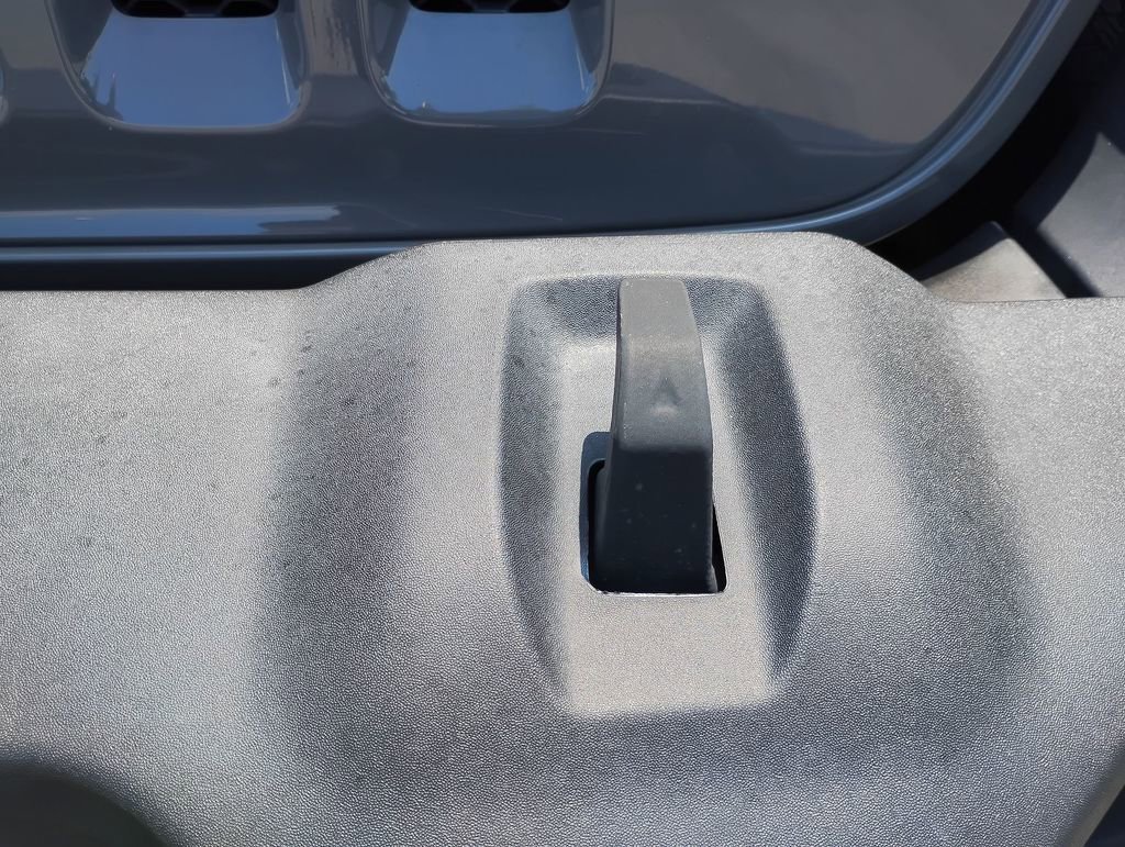 Used 2020 Jeep Wrangler Sport AWD/4WD image 28
