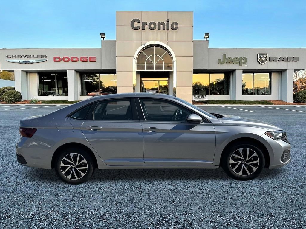 Used 2024 Volkswagen Jetta S image 2