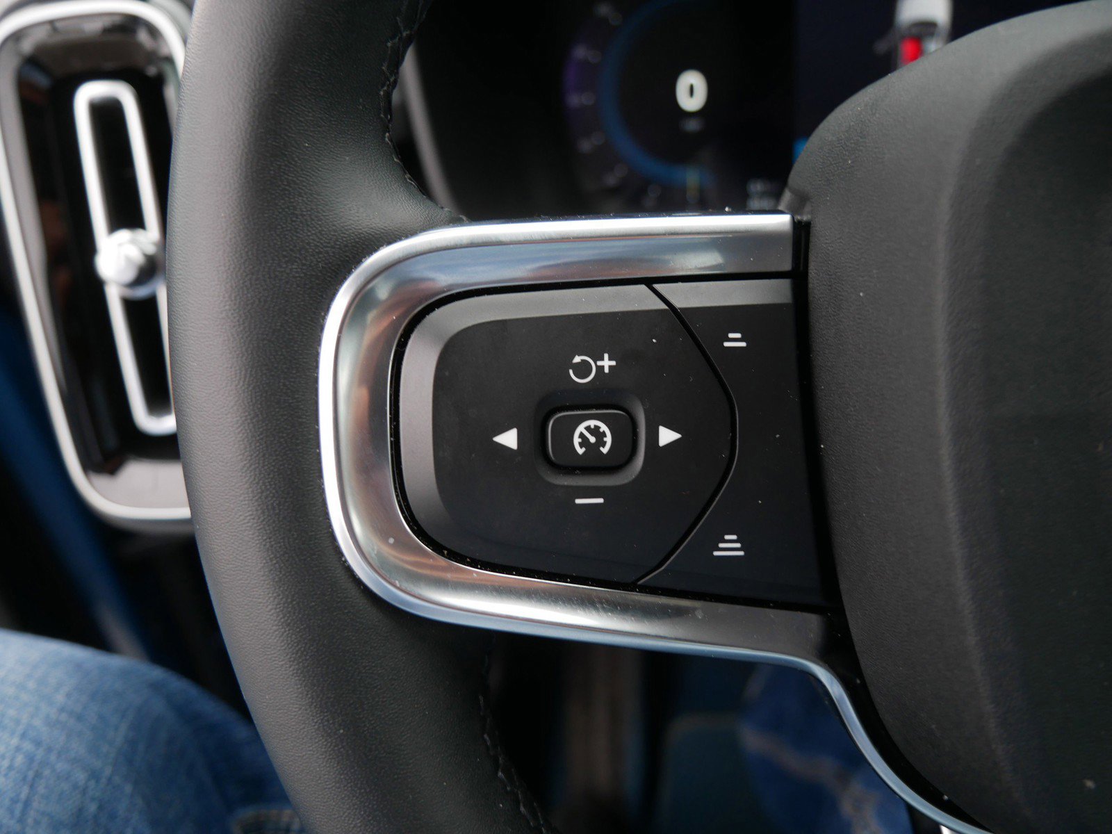 Used 2022 Volvo C40 P8 Recharge Ultimate image 26