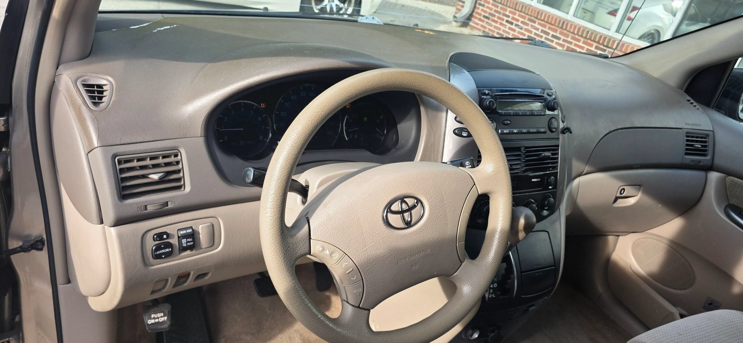 Used 2010 Toyota Sienna CE FWD image 11