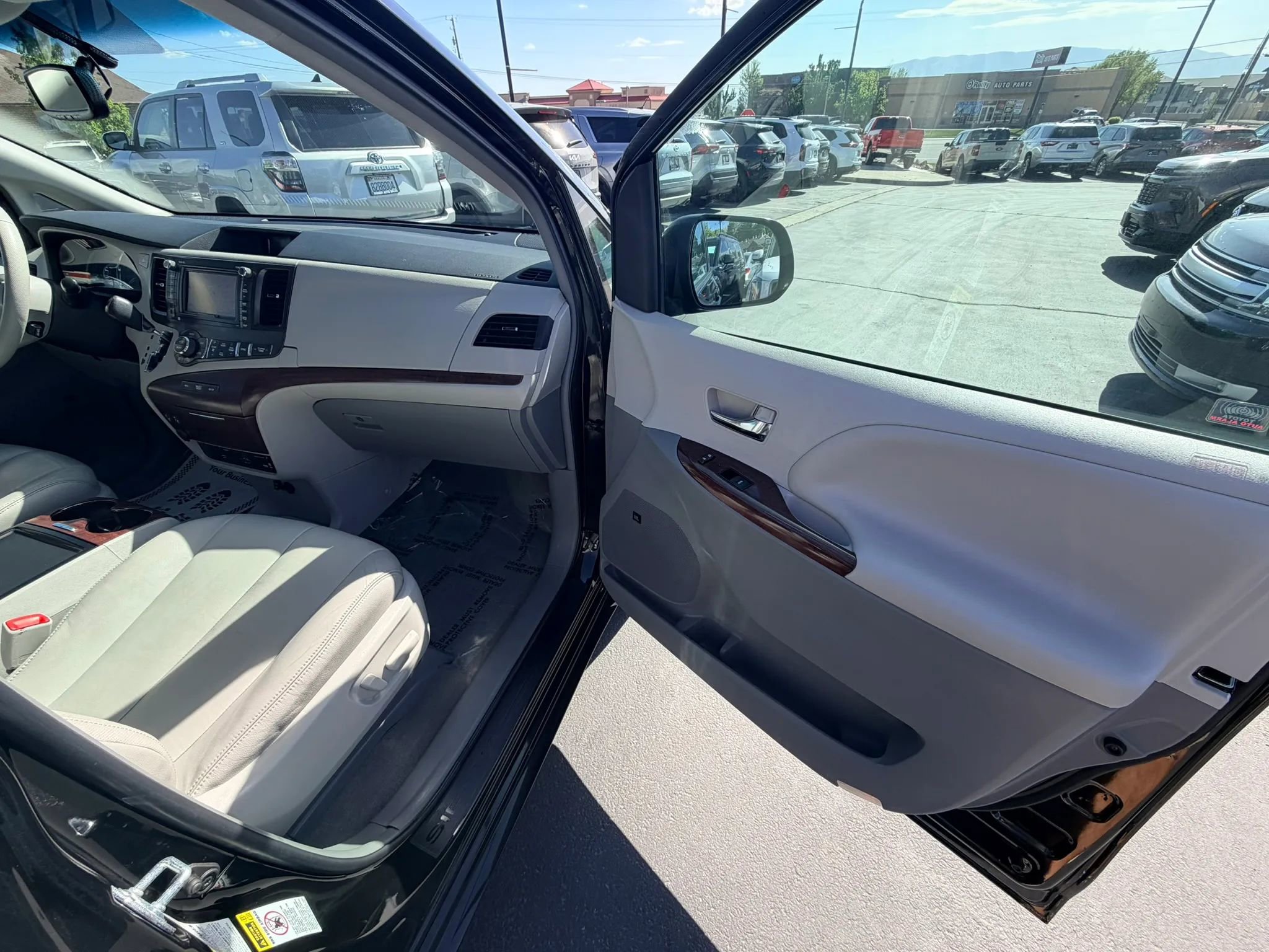 Used 2014 Toyota Sienna XLE w/ XLE Premium Package AWD/4WD image 26