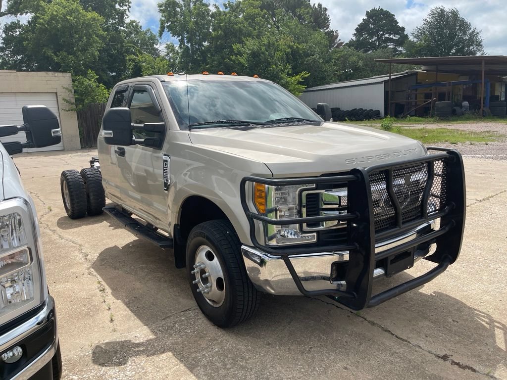 Used 2017 Ford F350 XLT AWD/4WD image 2
