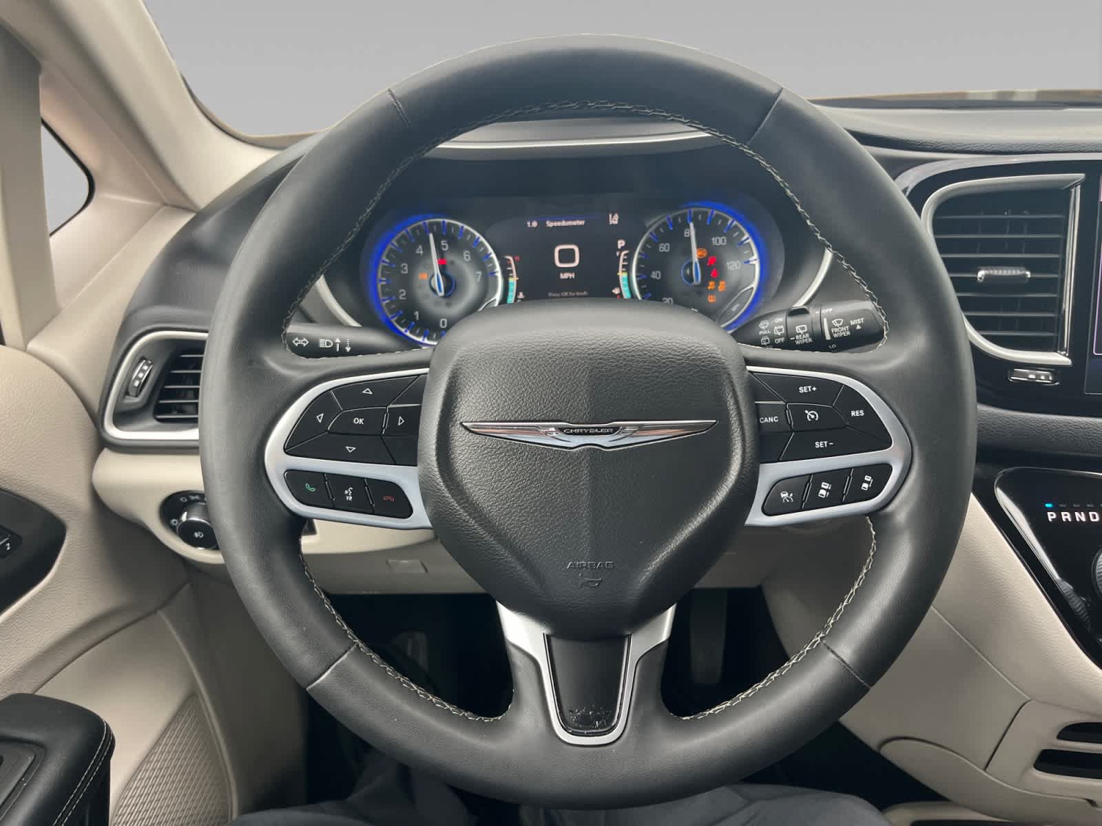 Used 2023 Chrysler Pacifica Touring-L FWD image 12