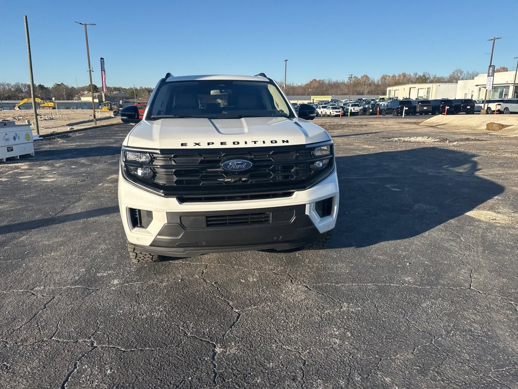 Used 2025 Ford Expedition Active image 3